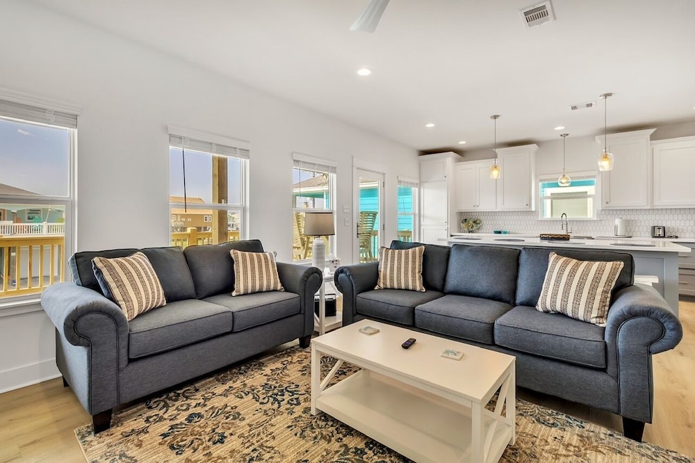 Just Beachy 3 Bedroom Home by RedAwning view 3