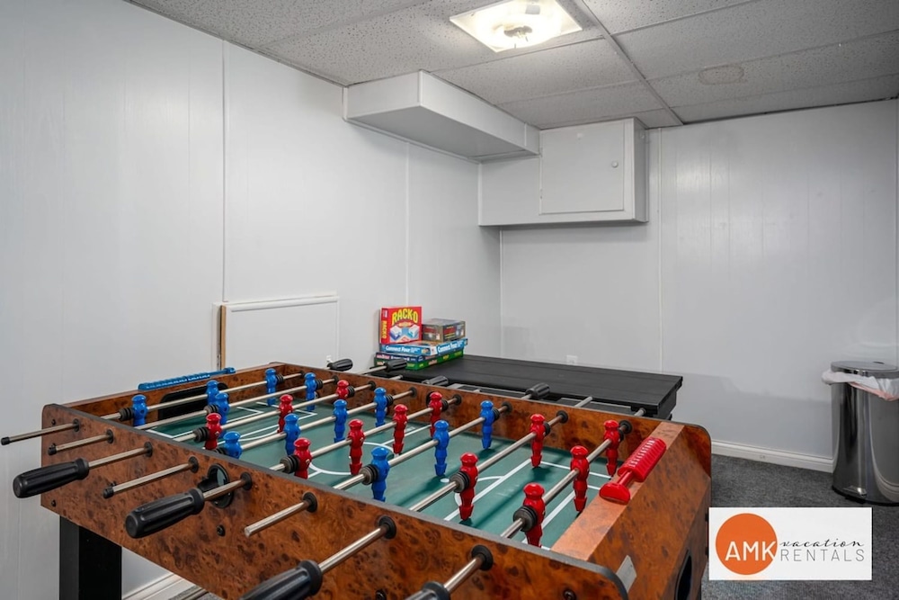 All Decked Out Farmhouse - Game Room Nearby Beach