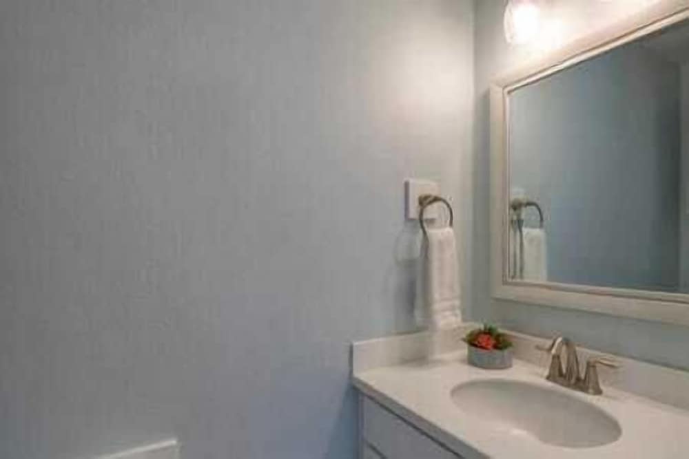 Sleeps 23, 2 Beachside Homes Resort Pool, Walk to the Beach, Balcony + Yard