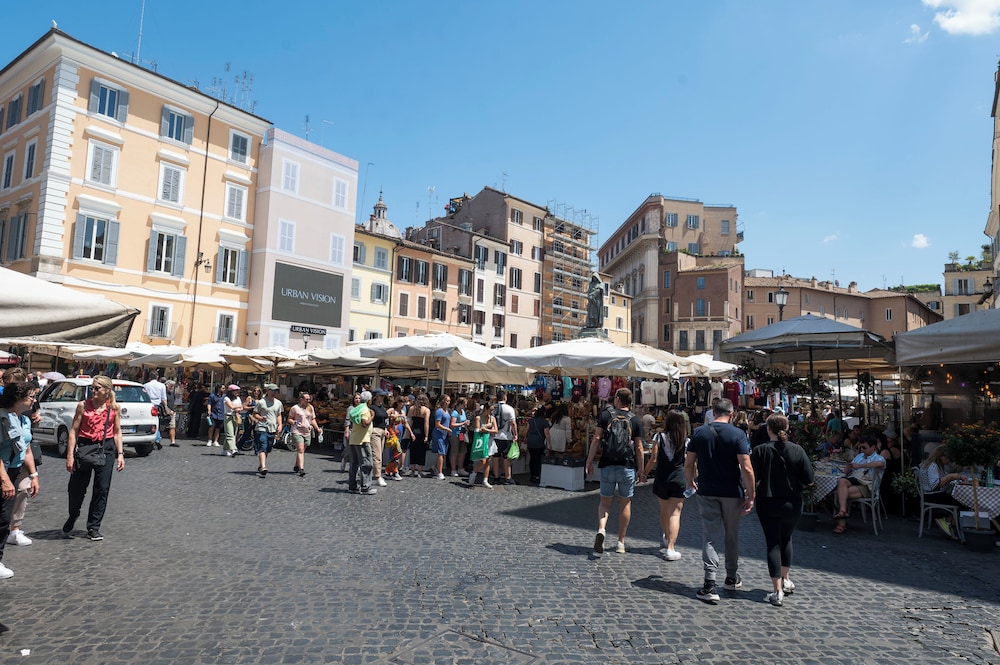 Campo De' Fiori Apartments