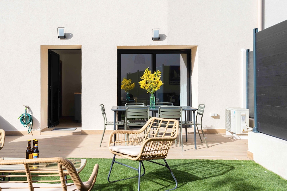 Les Maisons du Parc en Marseille — balance & terrace