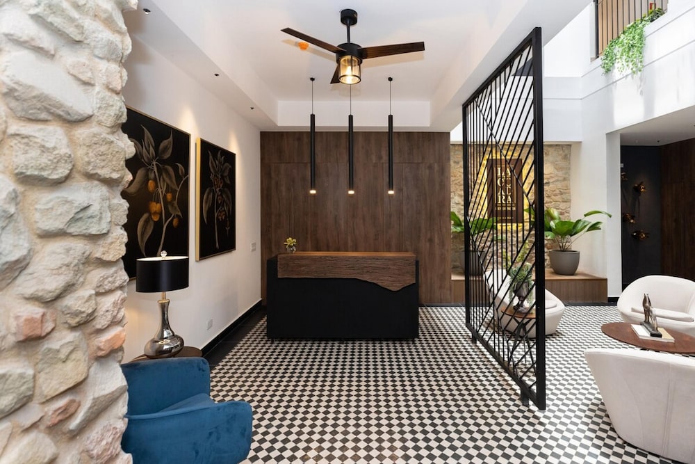 The Urbanart Condo by Acomodo