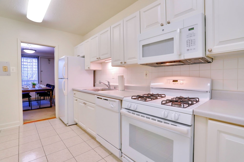 Prime Crystal City Apartments