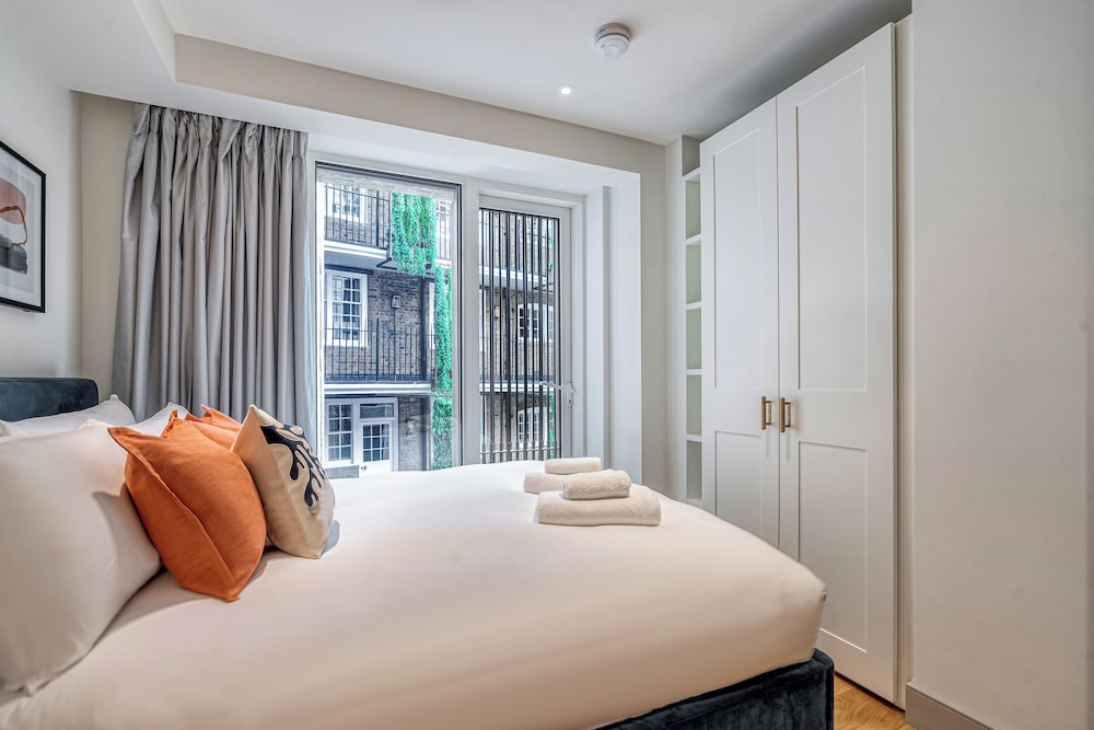 Luxury flats near Big Ben and London Eye