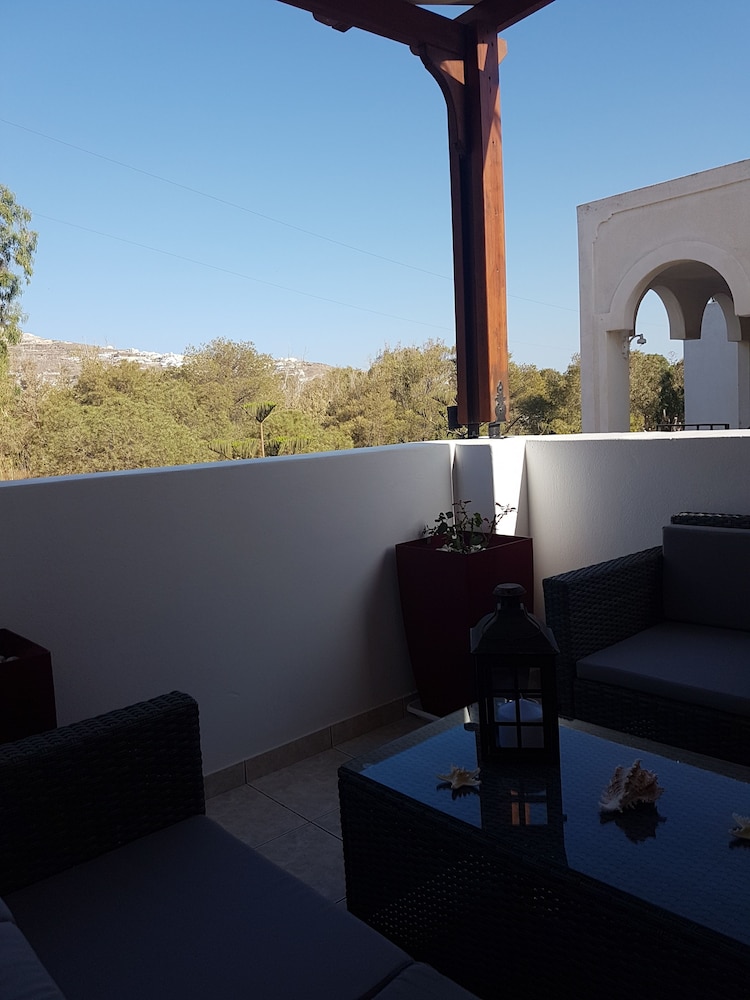 Santorini Family Apartments