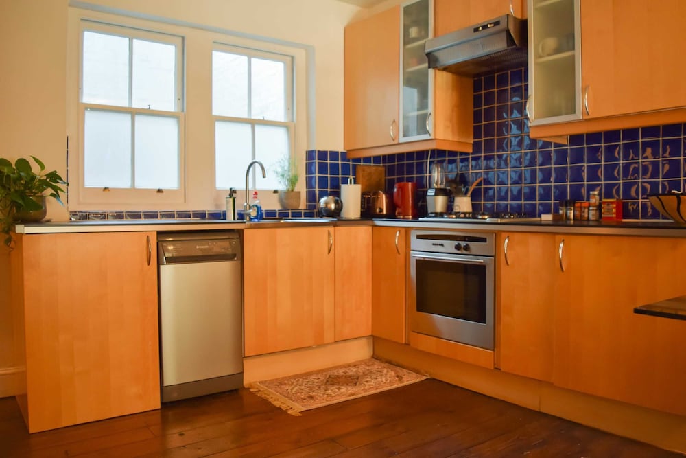 Large 2 Bedroom Apartment in Central London