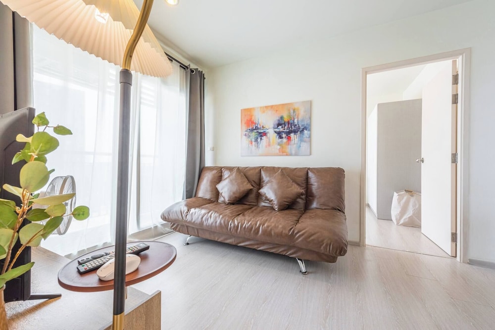 2BR 7 Mins Walk to BTS Bill Included