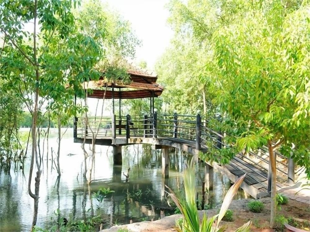 River Ray Estates
