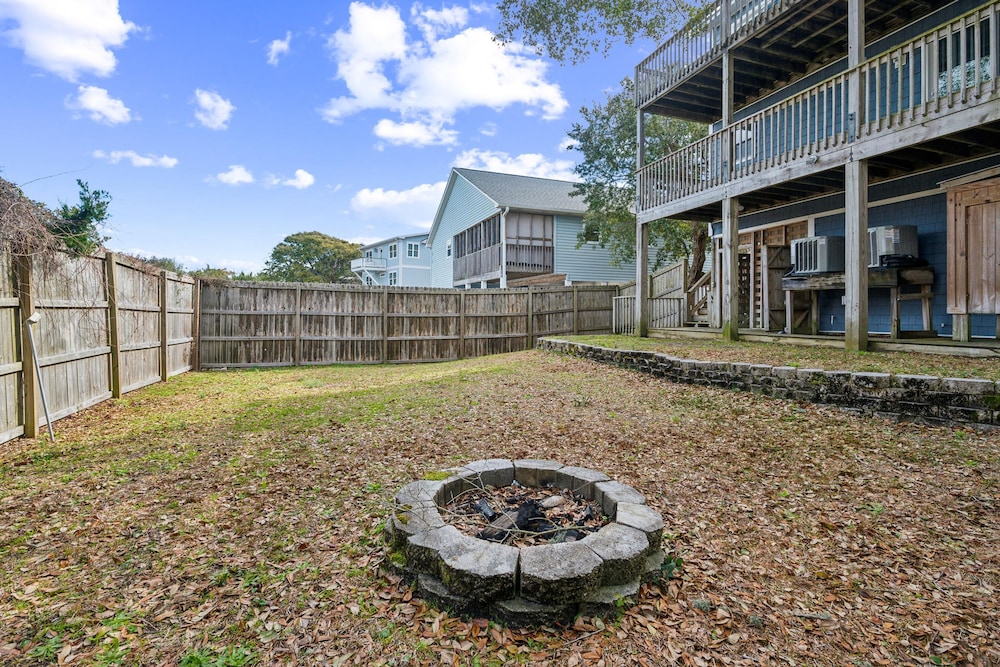 Walk to Beach Private Deck Family Fun