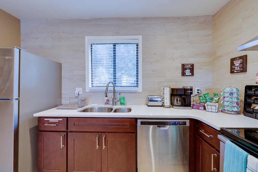 Pocono Paradise Ultimate Camelback Getaway 4 Bedroom Townhouse