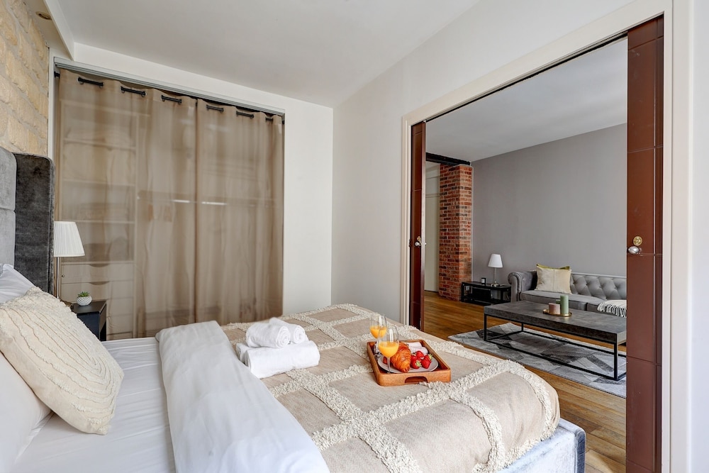 Modern Paris 2BR near Montparnasse