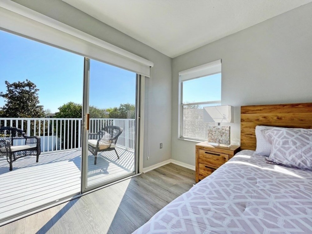 Paradise Point 4 Bedroom Home by RedAwning view 2