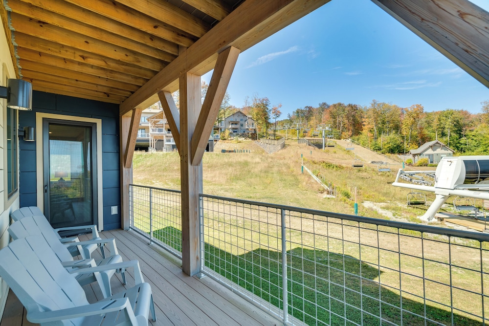 Ski-in/out Okemo Mountain Resort Condo w/ Balcony