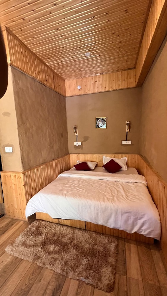 Tirthan Village Resort