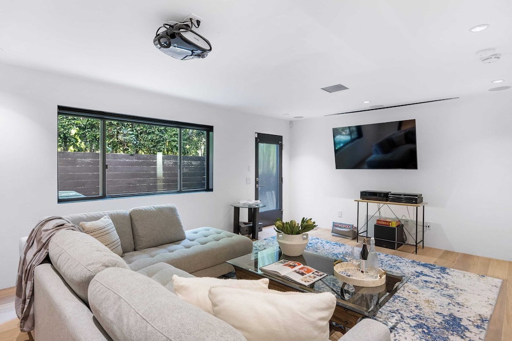 Kings Road West Hollywood Luxury Pool, Views, Firepit, Modern Design