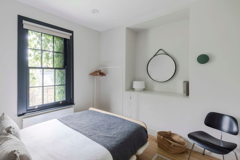 Stylish Georgian Townhouse w Sun Terrace Garden