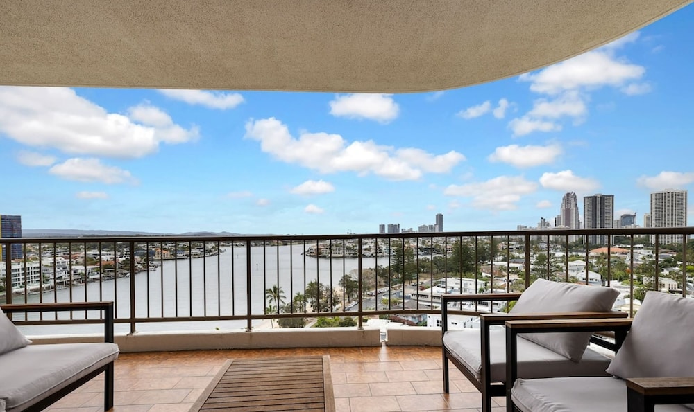 2 BR With Beautiful Views