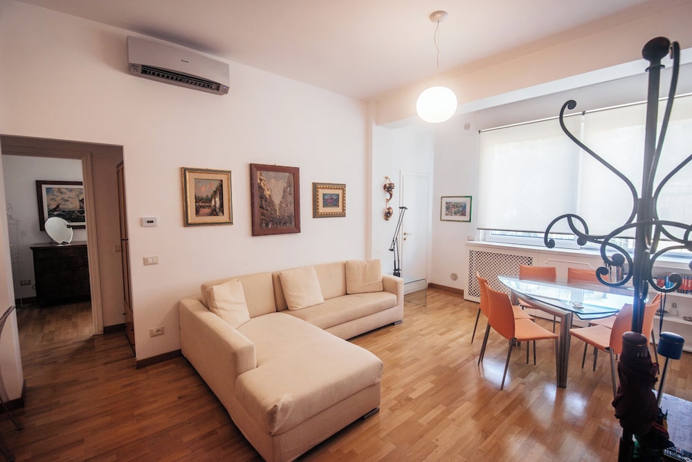 Green Hill Apartment