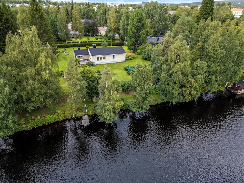 Spacious 3BR House - River View & Sauna