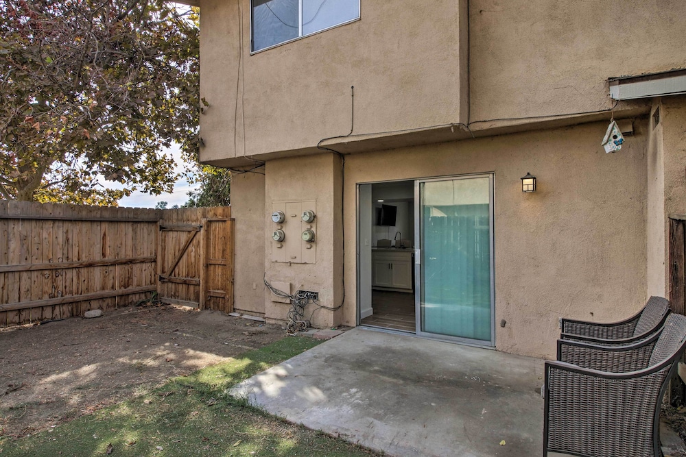 Central Bakersfield Townhome w/ Private Patio view 2