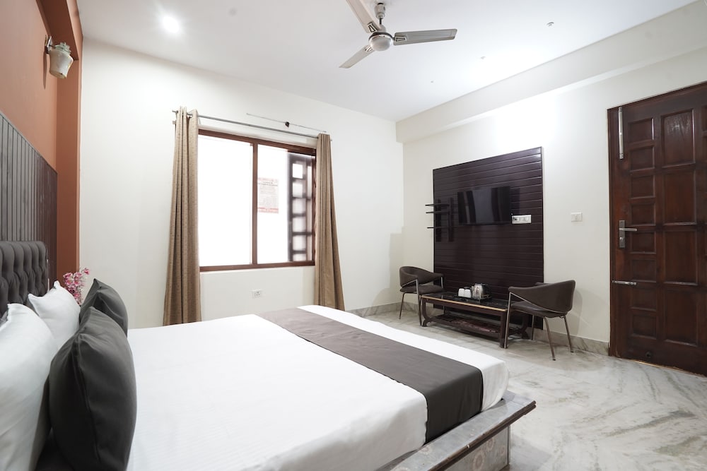 Hotel Raj Mahal