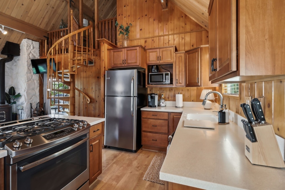 The Volpe Den 3 Bedroom Cabin