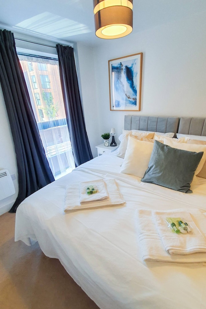Lovely Flat in Kiln Close With Free Parking