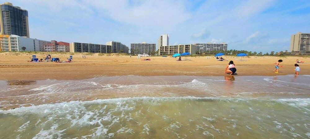 Beachfront Hotspot - New Furnishings - Pool - 1st Floor