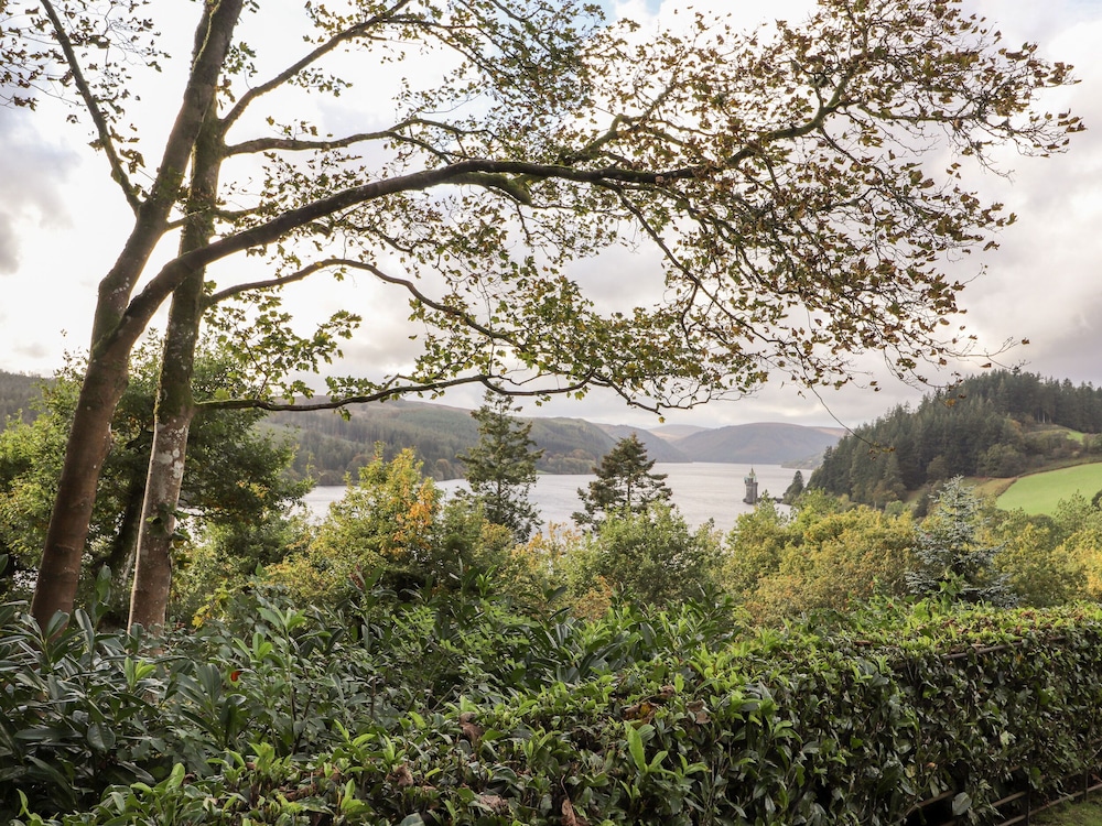 Rhandregynwen Hall view 4