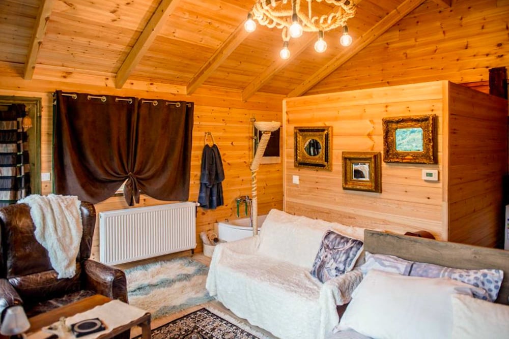 Kedra Village Getaway - Scenic Mountain Views