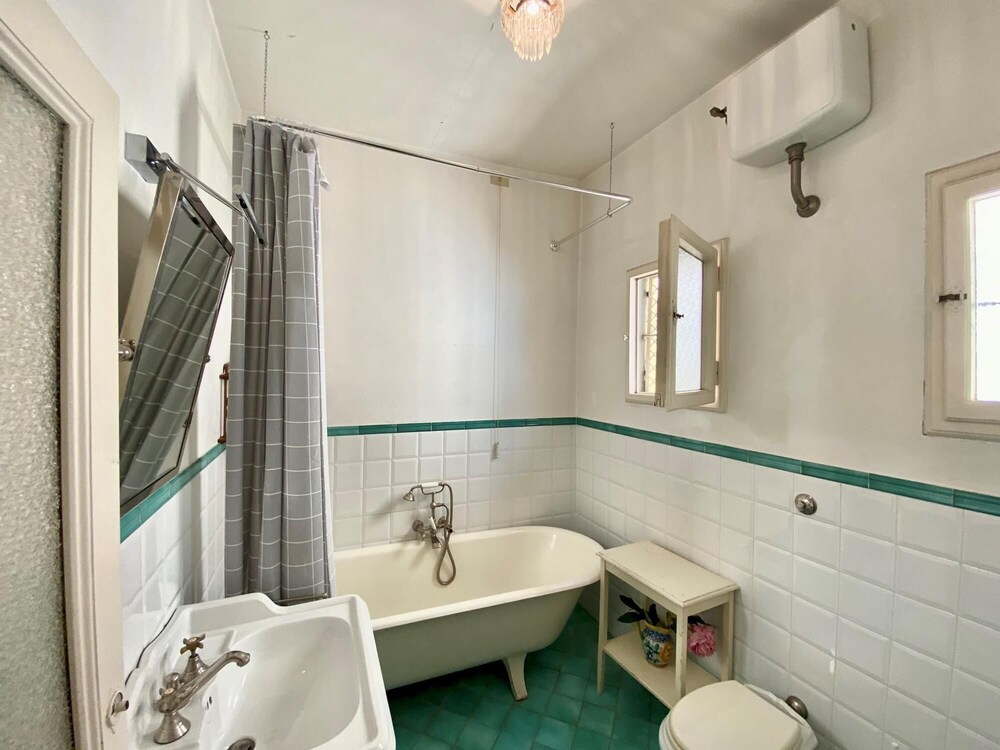 Laura 50 in Firenze With 6 Bedrooms and 3 Bathrooms