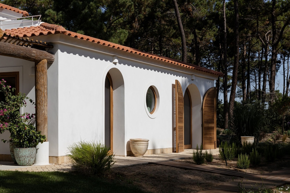 Elysian Villa by Cadenzalux