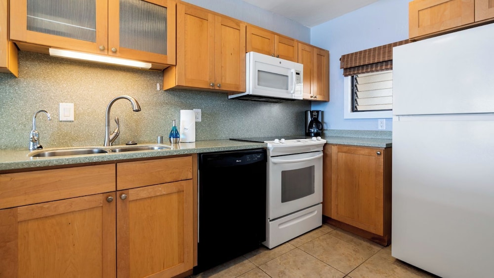 Ocean Front With Private Lanai - In-unit AC - Vrkcv