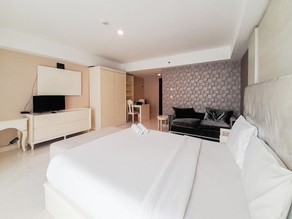 Modern Look And Homey Studio At Mataram City Apartment