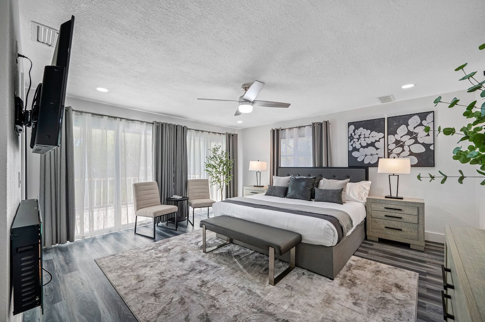 Luxury Retreat: Pool, Games, Basketball & More!