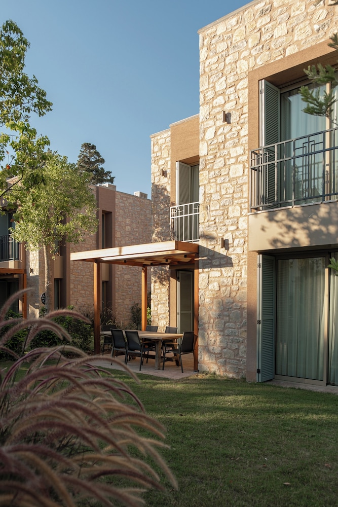 Mimosa Mansions