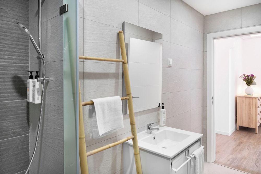 Faro DAZ House by Get Your Stay