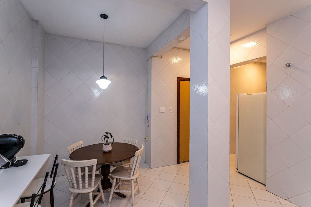 4bdrs, Balcony w/ Sea View, and Garagea 3730/201