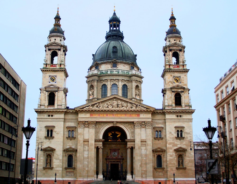 Pelicanstay next to Budapest Basillica