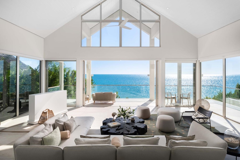 La Mer Villa West Luxury Oceanfront on Sapodilla Bay