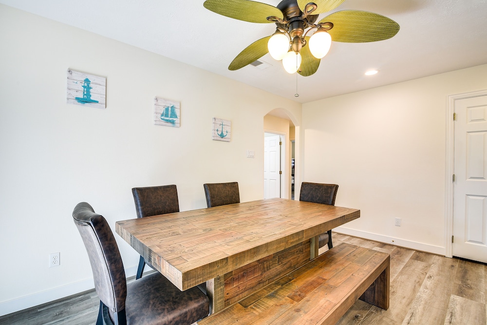 Walk to Beach: Galveston Getaway w/ Deck!