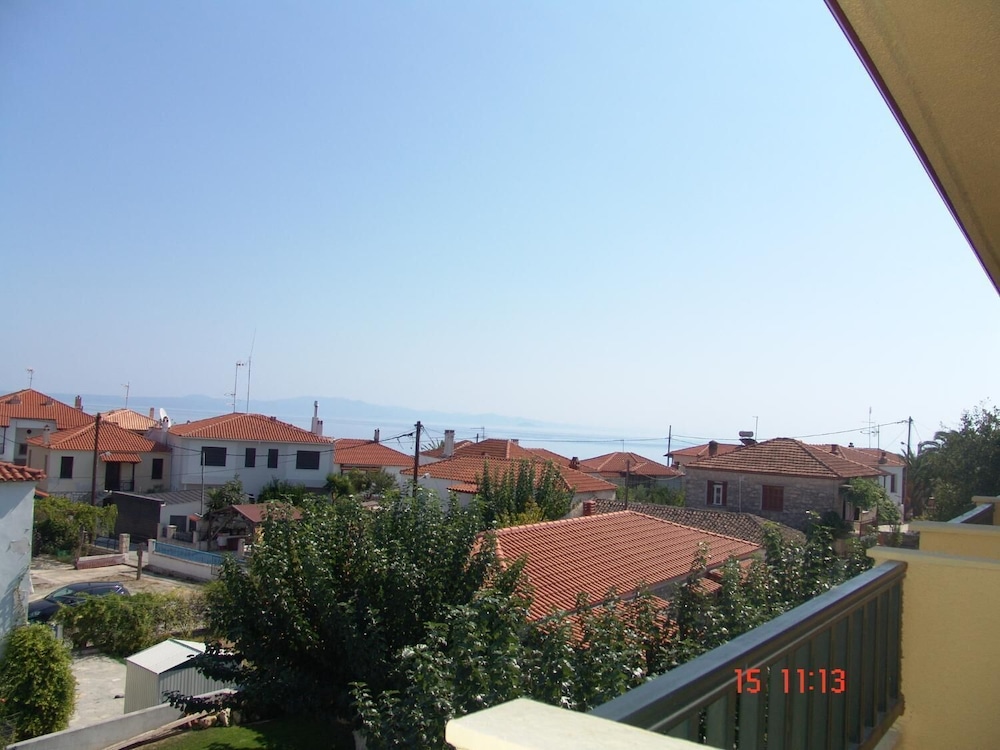 Nikos Apartments