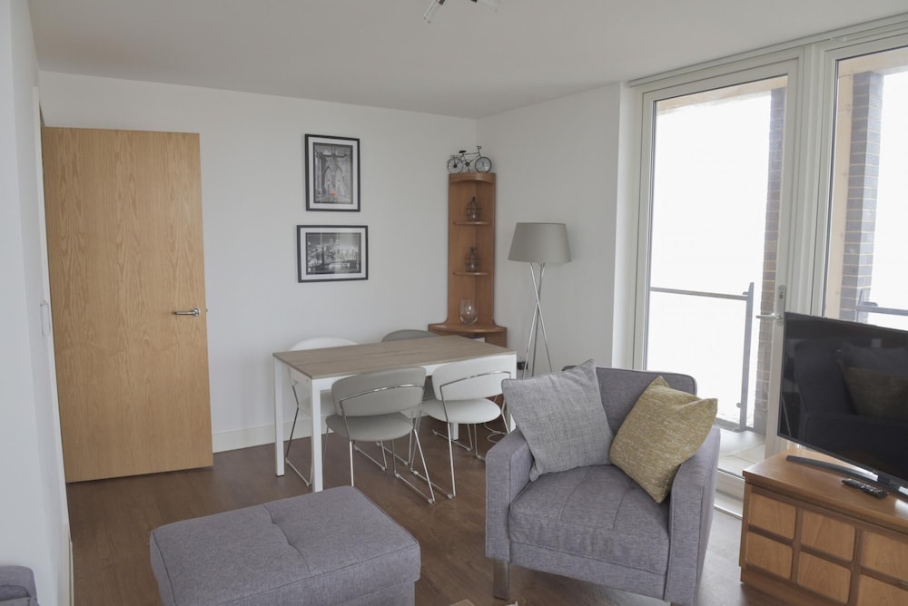 1 Bed Penthouse Waterfront South Parking 10th F view 3
