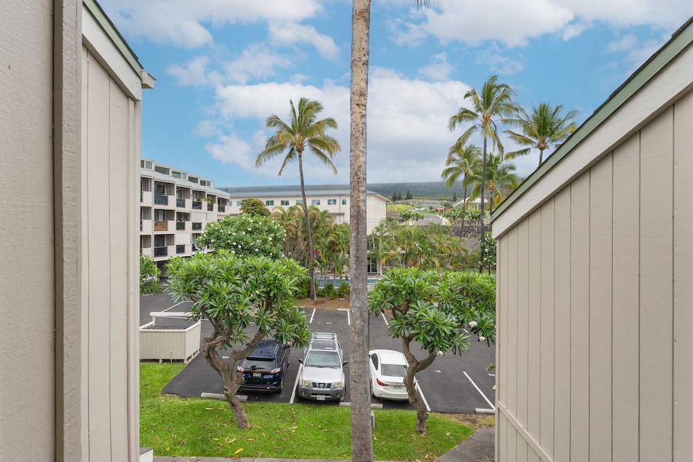 Kailua Bay Resort 4-305 2 Bedroom Condo