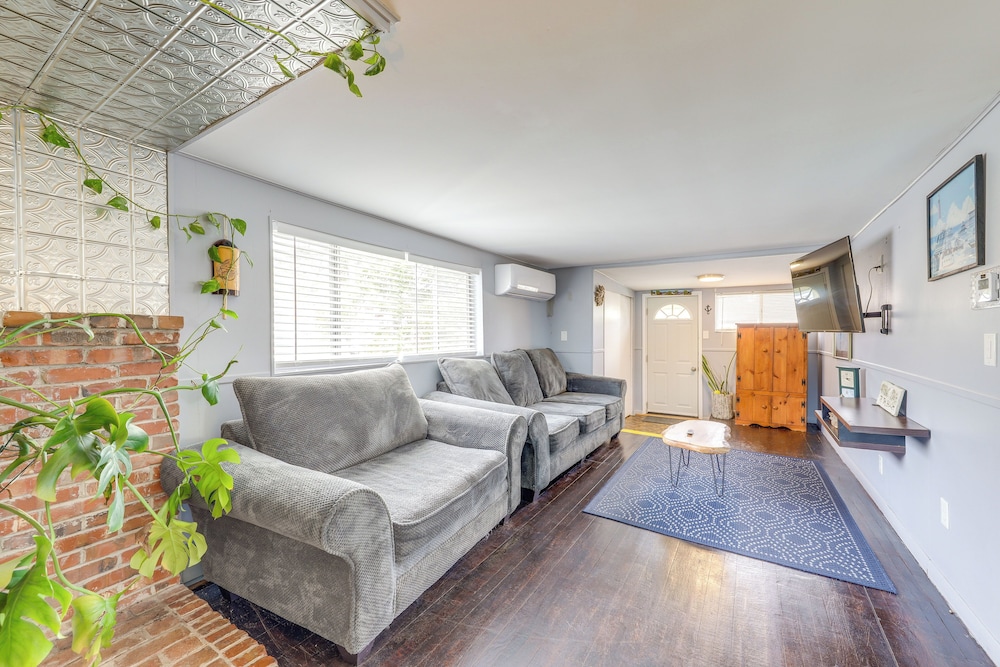 Walk to OOB Pier: Family-friendly Home w/ Hot Tub!