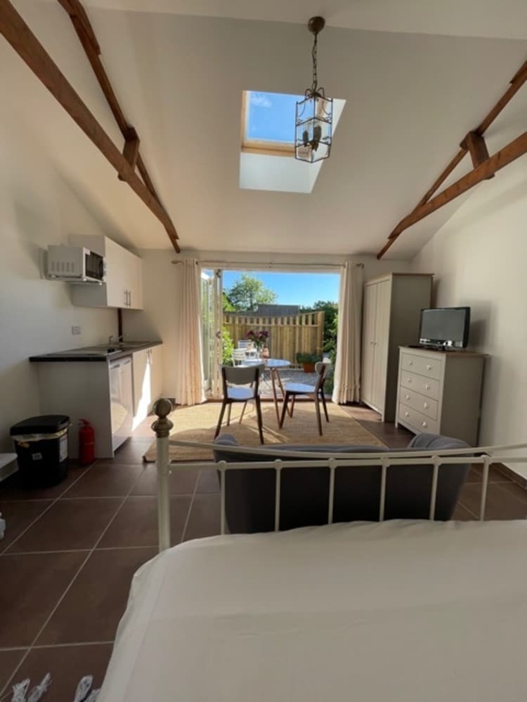 1-bed Sunny Studio Apartment in Tregony, Truro view 2