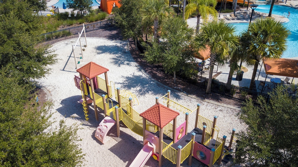 Marvelous 7 Bd w/ Pool Close to Disney @ Solterra 6086