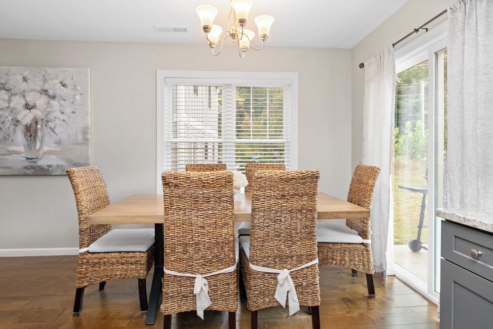 White Pine & Red Bud Buyout by Avantstay 2 Home Buyout Sleeps 16!