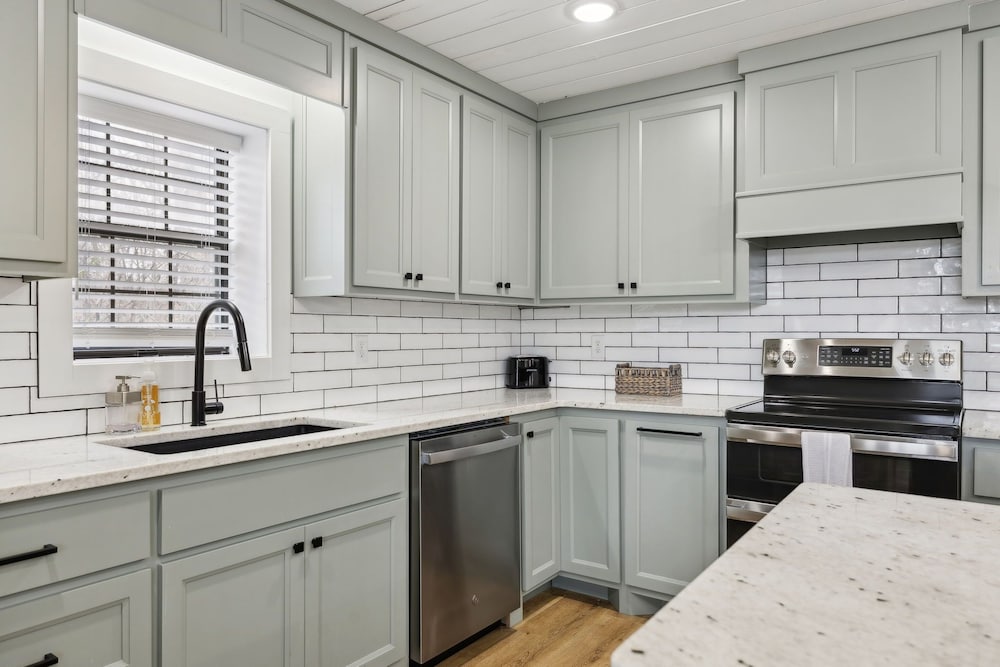 Fox Haven Retreat-modern Cabin-acres of Priv Land