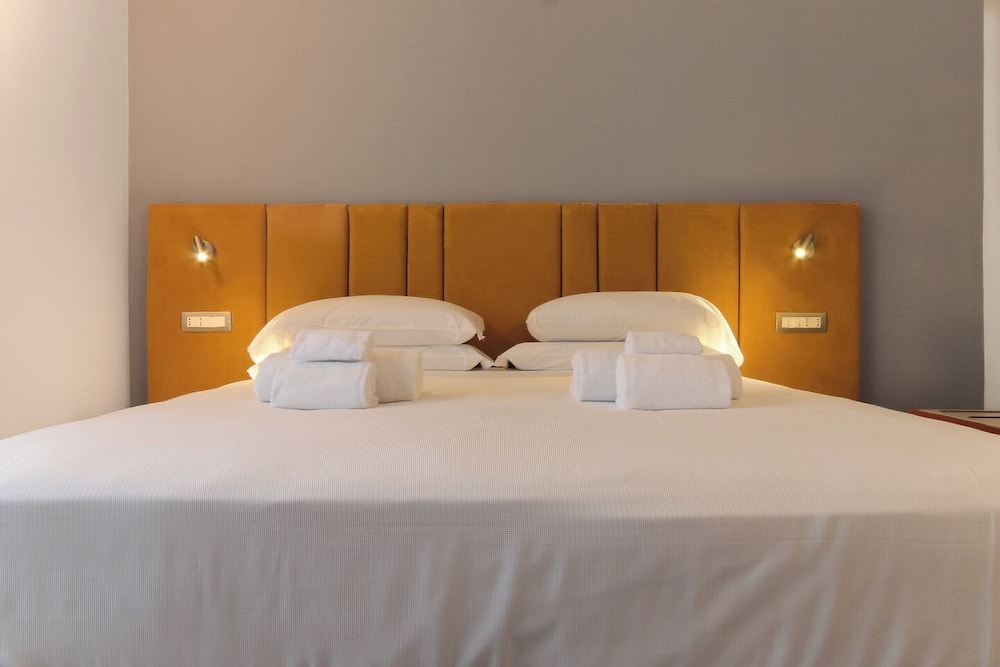 Velia Relais